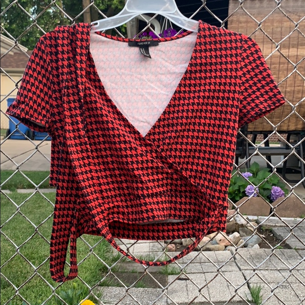 Checkered wrap around top